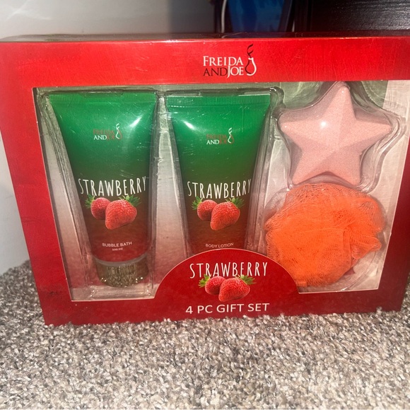 Other - Freida and Joe Strawberry 4-Piece Gift Set